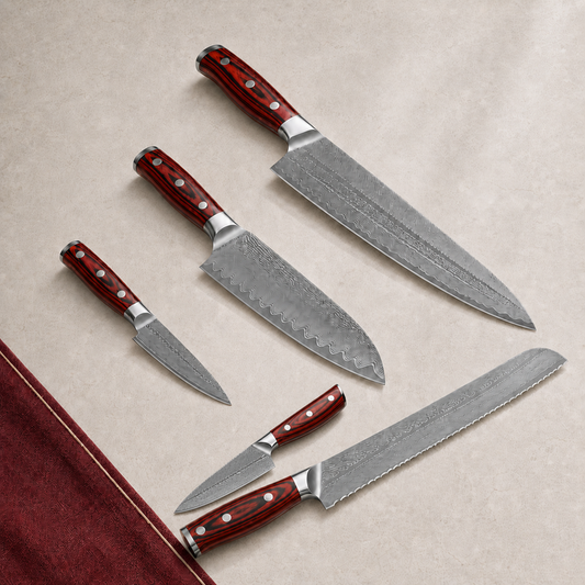 Set de 5 couteaux — Grenat Cuisine, présentation des 5 couteaux sur fond ivoire